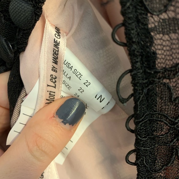 BALL GOWN - Picture 4 of 4